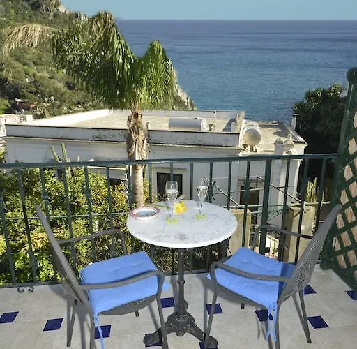 לינה וארוחת בוקר La Musa