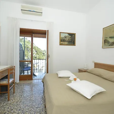 Oda ve Kahvaltı La Musa Capri